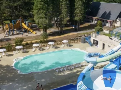 Mise en œuvre de béton drainant clair dans un camping - commune de Beynat (19)