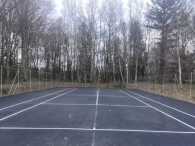 Aménagement de court de tennis. Commune de Gros-Chastang (19)