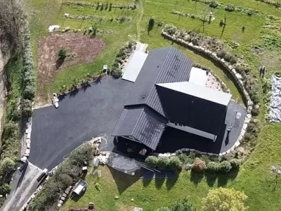Revêtement en enrobé à chaud d’accès et piétonnier. Commune de Cublac (19)